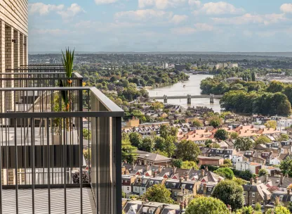 Kew Bridge Rise Show Apartment