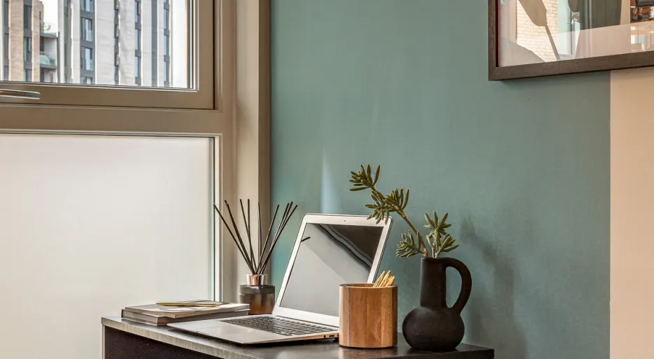 Wren House bedroom 2 desk portrait
