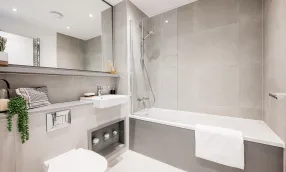 The Goldcrest, Number 34 at Farehurst Park - Main Bathroom